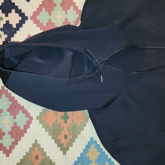 Descente Jogging Outfit (Black, XL, included pants and top) - Picture 3 of 9